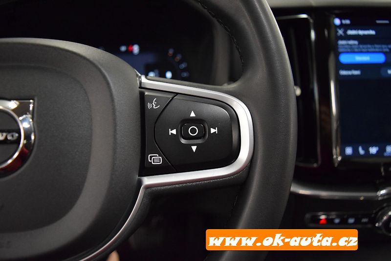 Volvo XC60 2.0 B4 AWD MOMENTUM 2022 - fotka 42 z 54
