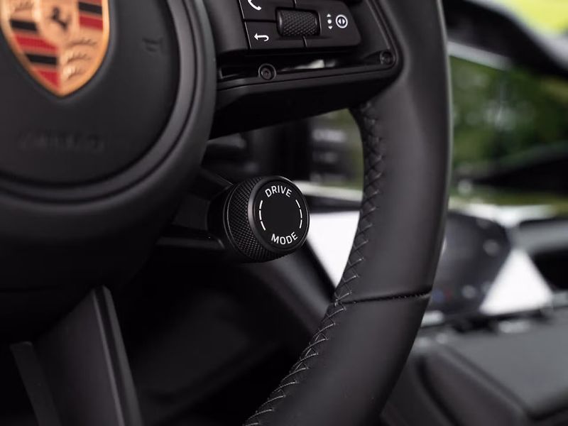 Porsche Cayenne Electric Pano 360 Matrix Tažné - fotka 14 z 23