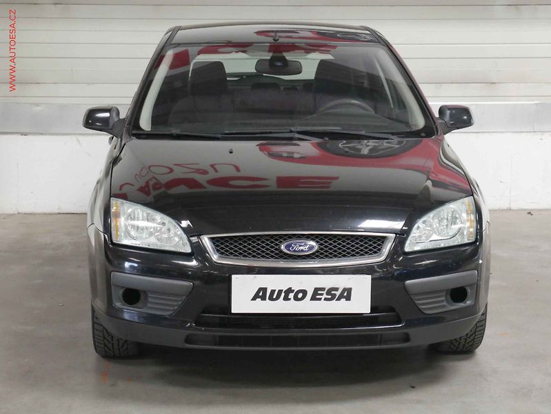 Ford Focus (2007) 2.0 i, AC, výhřev sed - fotka 2 z 15