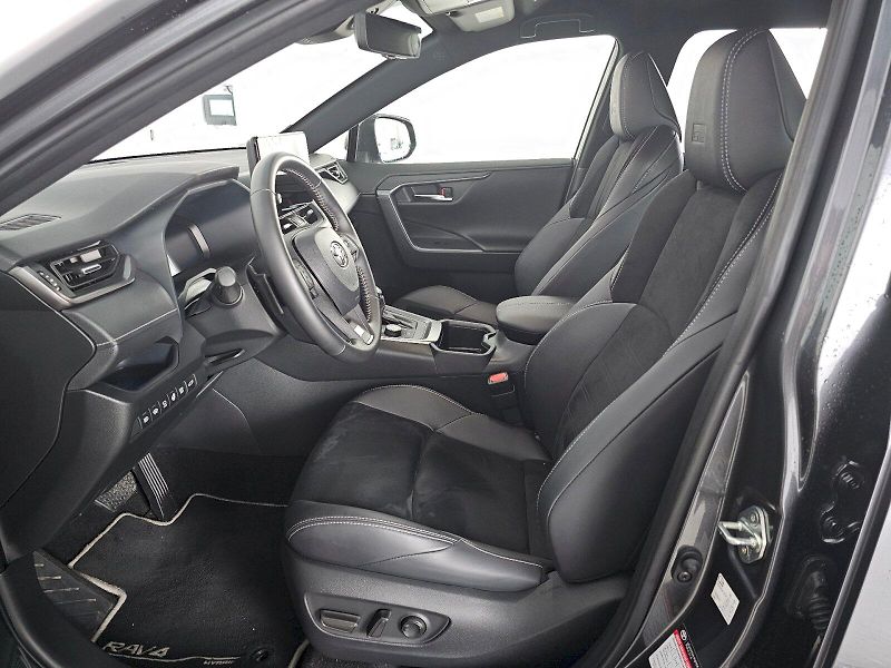Toyota RAV4 (2025) 2.5HEV 222k 4X4 GR SPORT - fotka 9 z 34