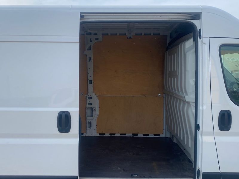 Opel Movano (2024) Van 3500 L3 H2 2,2CDTI - fotka 8 z 32
