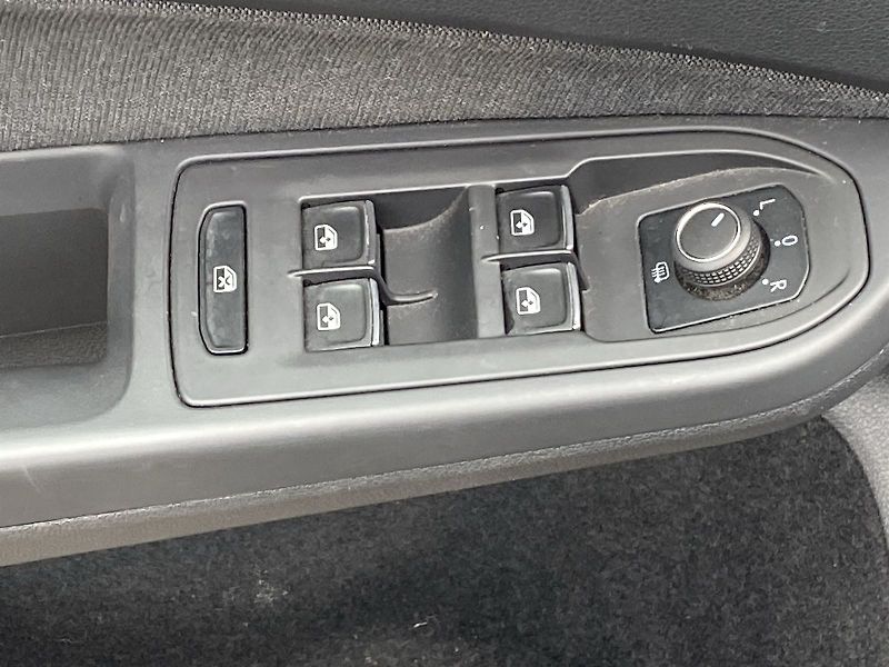 Volkswagen Golf (2022) 1.0 TSI LIFE - fotka 22 z 30