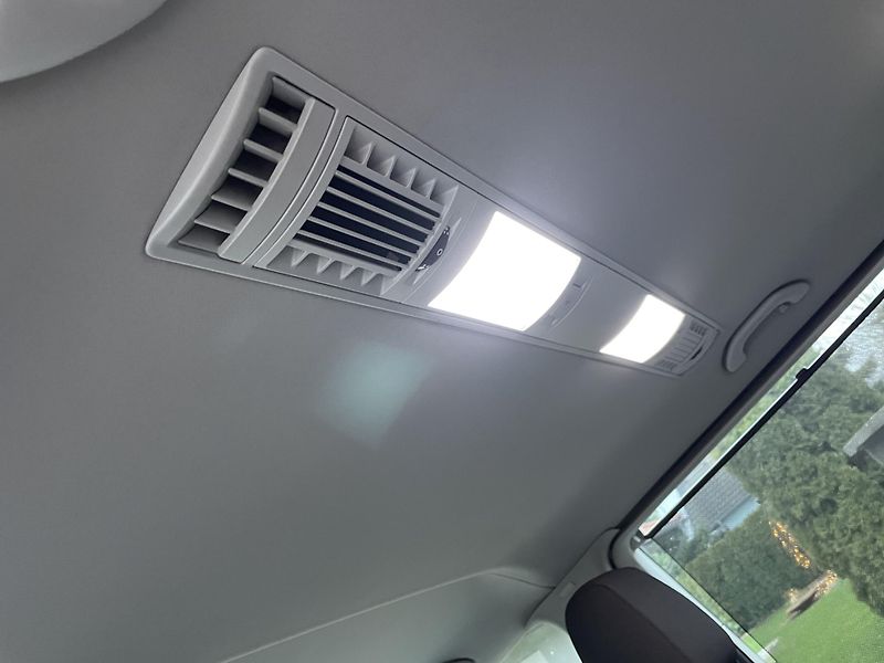 Volkswagen Caravelle 2,0TDi 110kW comfortLINE 5míst - fotka 17 z 32