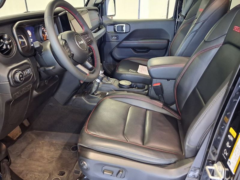 Jeep Wrangler (2024) Rubicon 2.0 Turbo 4WD - fotka 7 z 21