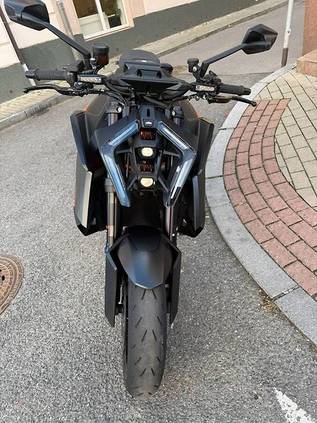 KTM (2026) 1390 Super Duke R EVO BLACK 20 - fotka 3 z 5