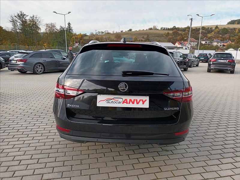 Škoda Superb 2,0 TDI,110KW,NAVI,VÝHŘEV, - fotka 6 z 41
