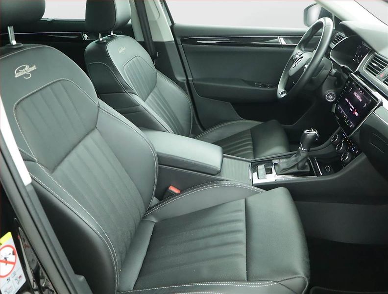 Škoda Superb (2023) Laurin&Klement 2.0 TDI - fotka 9 z 27