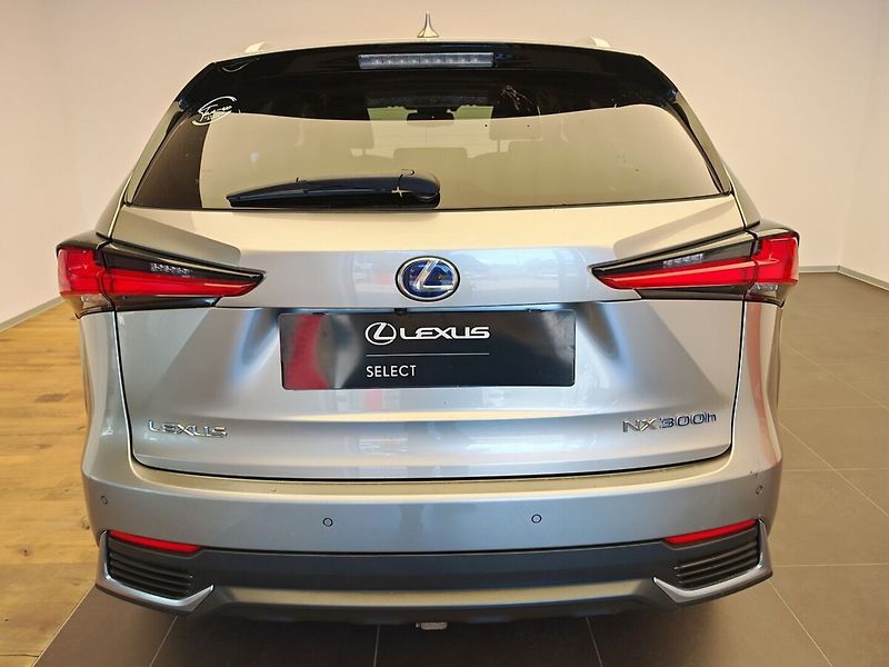 Lexus NX 300h 300h AWD PRESTIEGE SAFETY - fotka 5 z 43