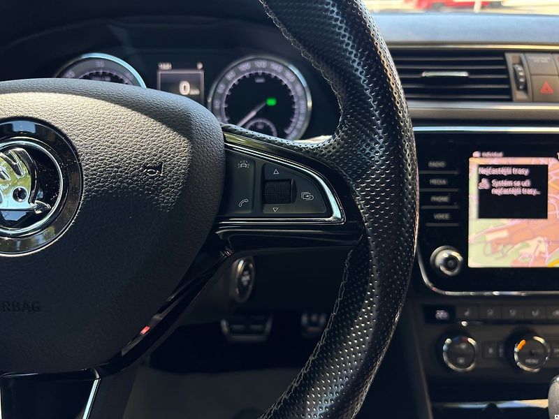 Škoda Superb 2.0TDI-AT/2018/SPORTLINE-ZÁRUK - fotka 33 z 55