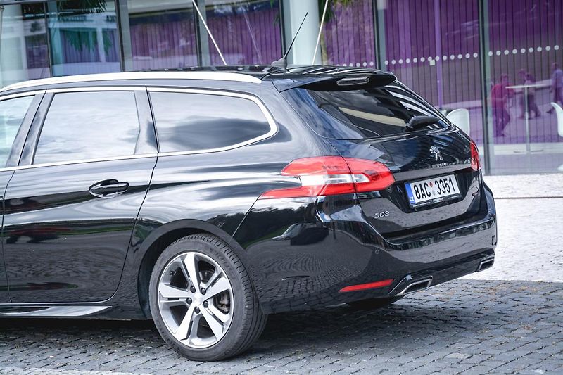 Peugeot 308 (2020) SW GT Line 1.5 BlueHDi 130 1 M - fotka 6 z 28