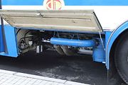 Pohled do prostoru motorové části autobusu.