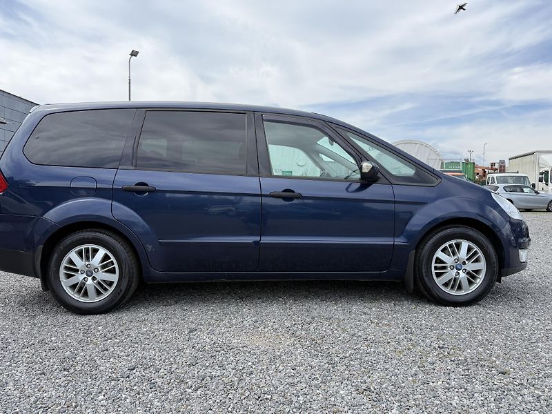 Ford Galaxy 2.0i 107kW 7míst - fotka 4 z 18