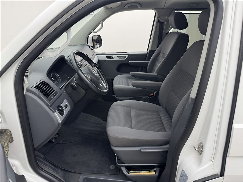 Volkswagen Multivan 2,0 TDi 132kW DSG 4X4 AC TAŽNÉ - fotka 24 z 33