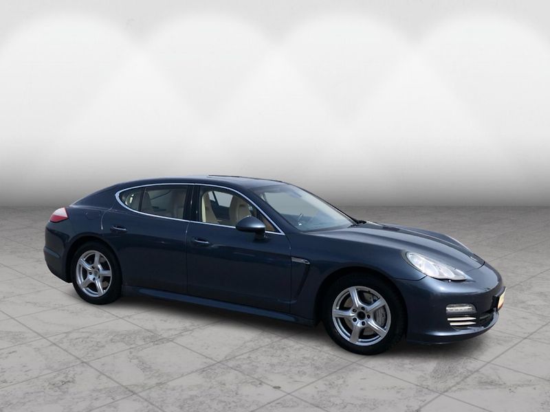 Porsche Panamera 4S - fotka 6 z 30