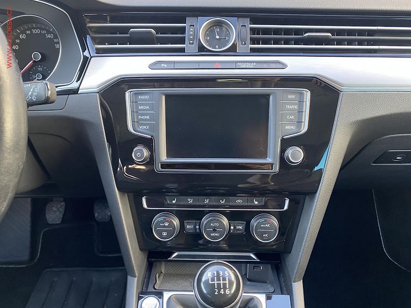 Volkswagen Passat (2015) 2.0 TDi, Highline, LED, navi - fotka 12 z 20