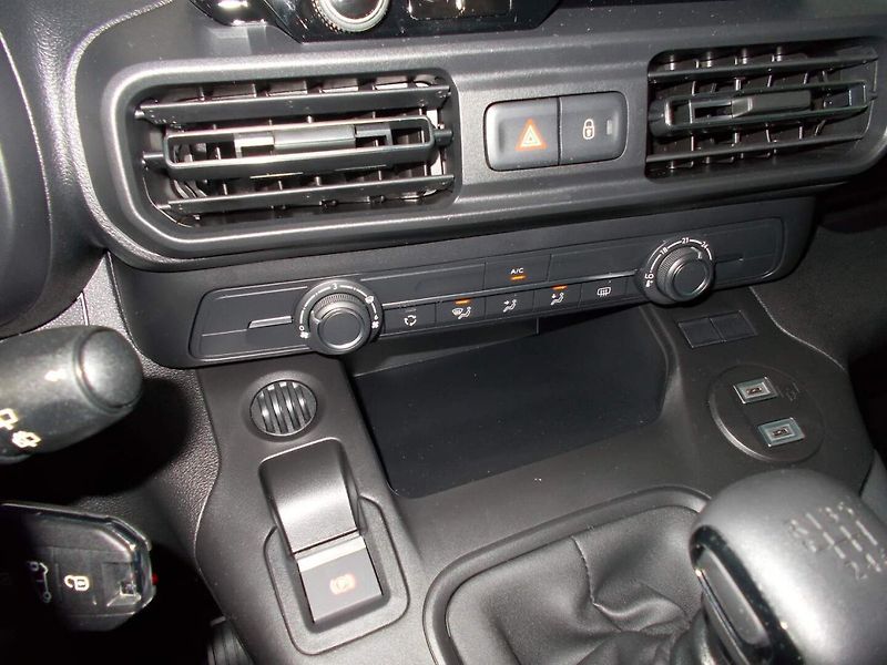 Opel Combo (2026) Edition Plus L1H1 1.2 TURBO (8 - fotka 20 z 33