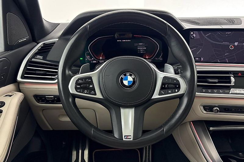 BMW X5 M50i - fotka 25 z 30