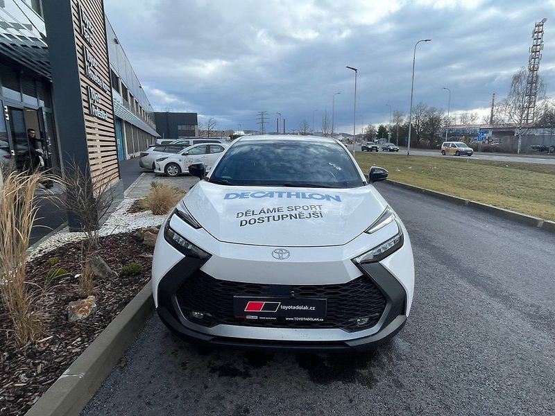 Toyota C-HR 1.8 Hybrid automat 140HP Style - fotka 2 z 23