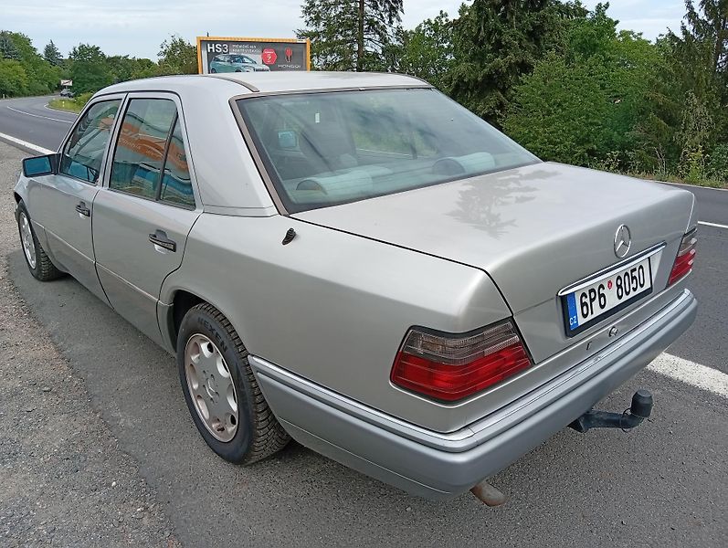 Mercedes-Benz Třídy E E 200 D - fotka 4 z 18
