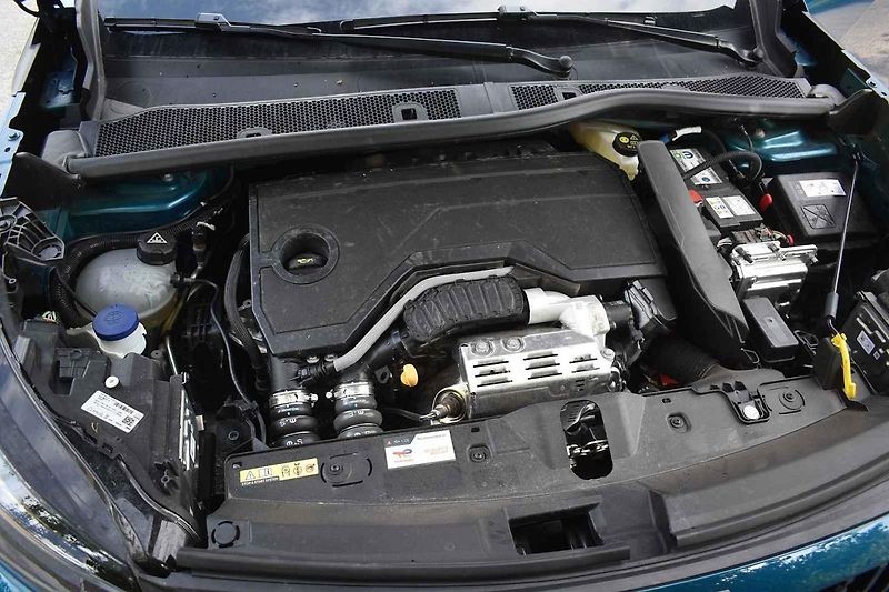 Peugeot 2008 je stylový i praktický rodinný doplněk.
