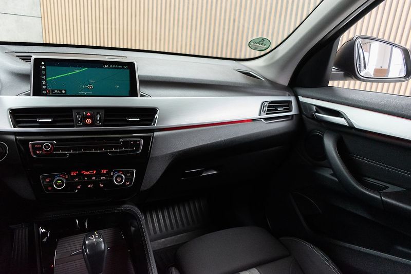 BMW X1 xDrive20d Sport Line*HEAD-UP* - fotka 9 z 42