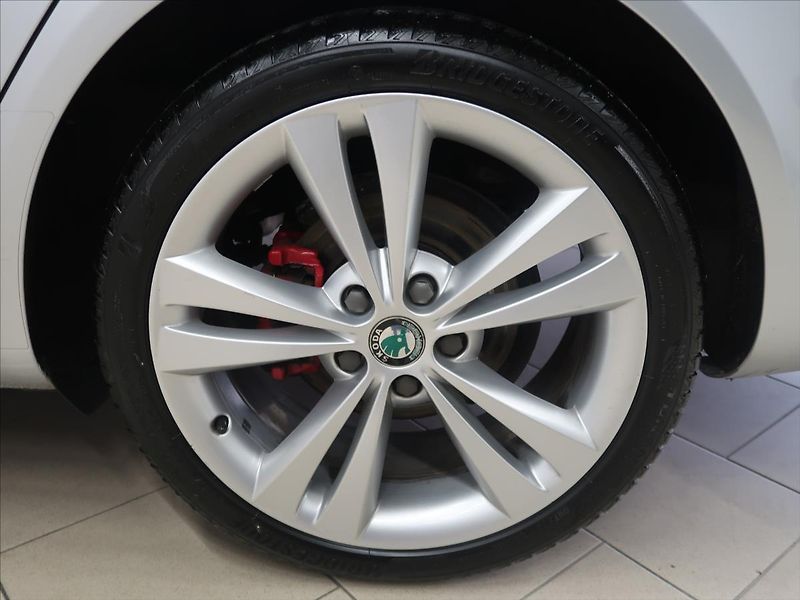 Škoda Octavia 2,0 TDI CR RS nezávislé topení - fotka 28 z 29