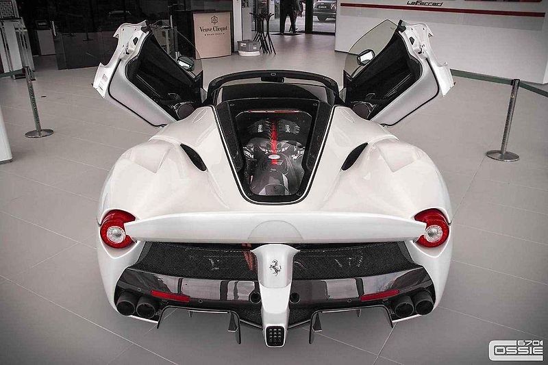 Ferrari LaFerrari Aperta.