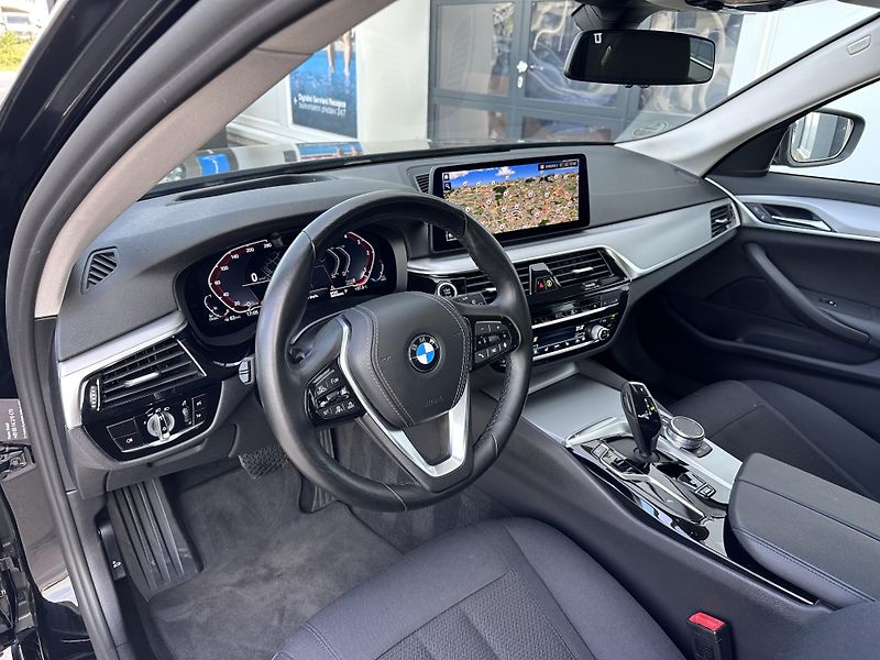BMW Řada 5 520d Touring, Head-up, Tažné - fotka 12 z 26