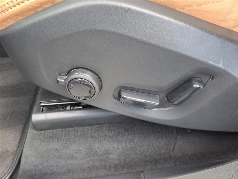 Volvo XC90 2,0 D5 AWD FIRST EDITION - fotka 14 z 24
