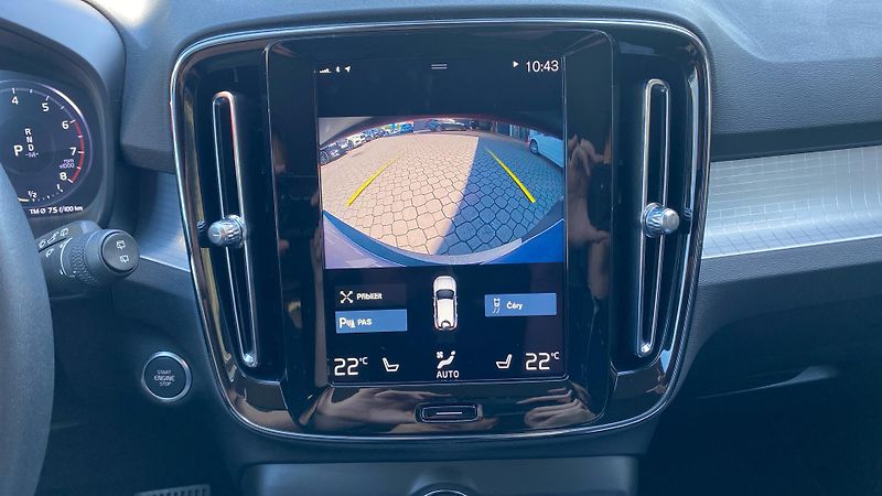 Volvo XC40 MOMENTUM, T3 FWD, 120 kW / 163 - fotka 22 z 27