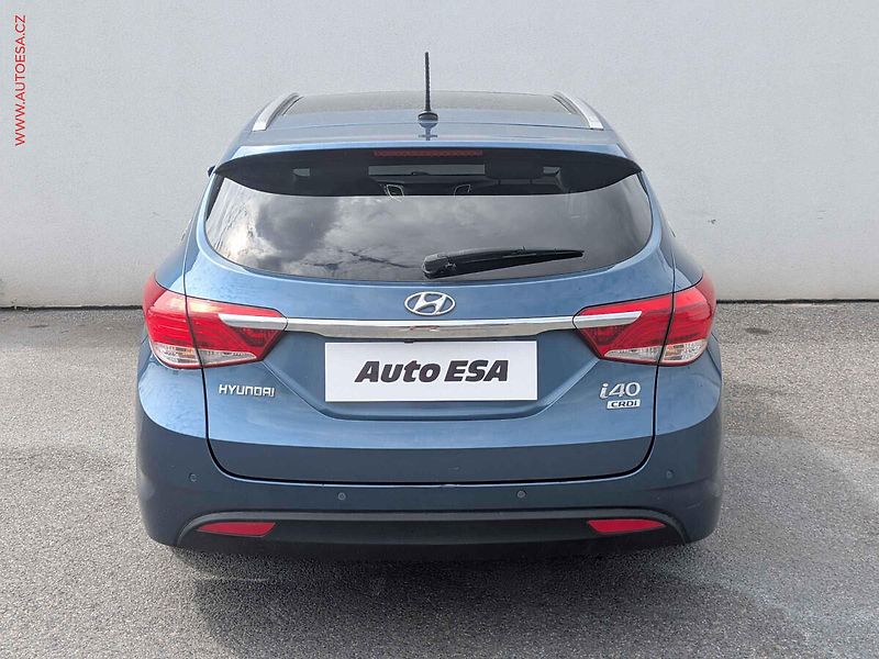 Hyundai i40 (2012) 1.7CRDi, Bixen, navi, park - fotka 5 z 16