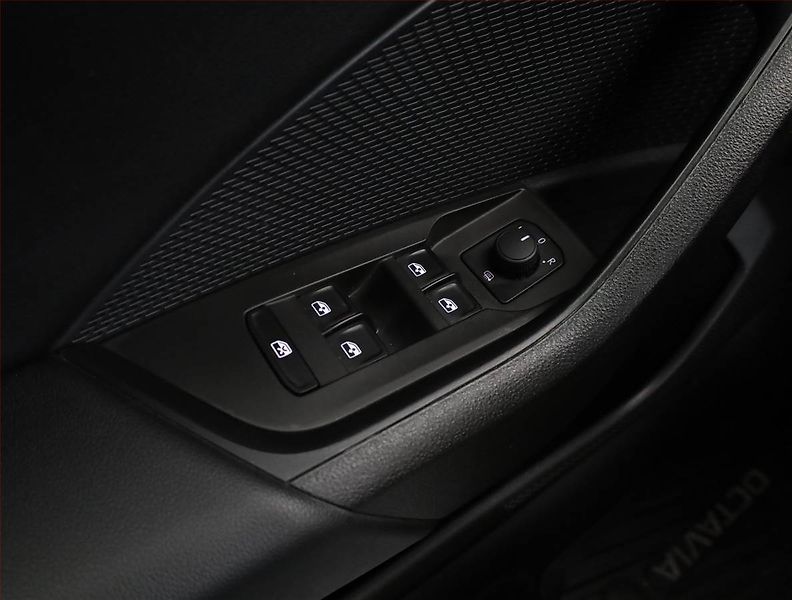 Škoda Octavia (2023) Ambition 2.0 TDI, ČR,1.maj - fotka 14 z 17
