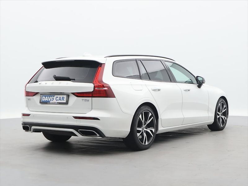 Volvo V60 2,0 T5 184kW Drive-E R-Design - fotka 8 z 34