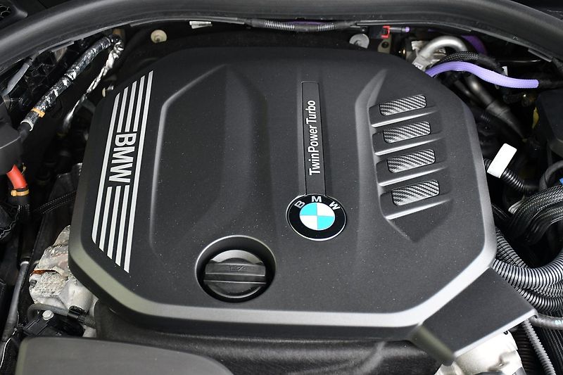 BMW Řada 3 320d xDrive MSPORT ČR 3LZÁRUKA - fotka 46 z 46