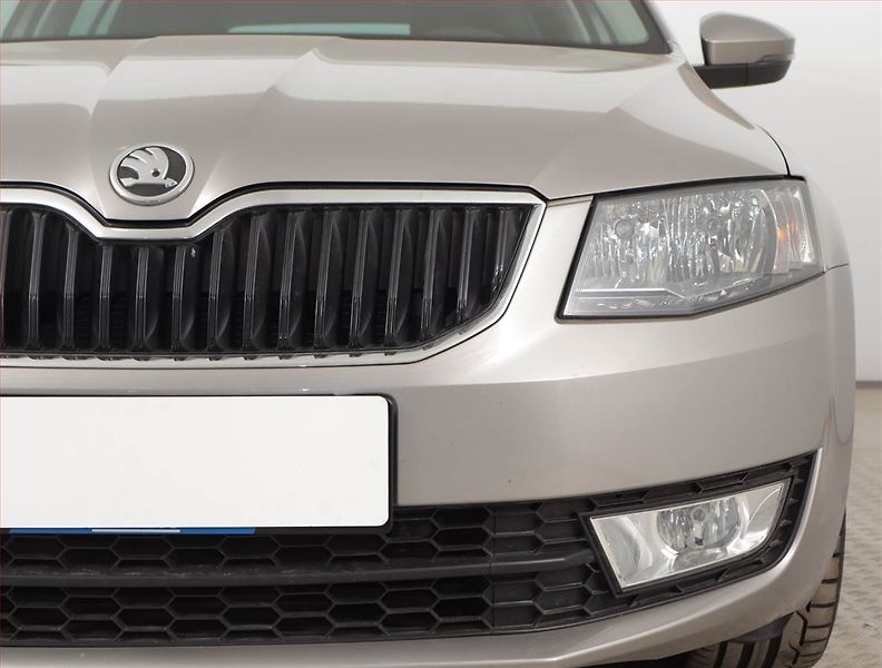 Škoda Octavia (2013) Elegance 1.4 TSI, Kůže, Navi - fotka 14 z 17