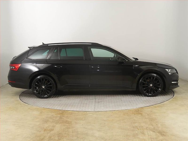 Škoda Superb (2020) Sportline 1.5 TSI - fotka 6 z 28