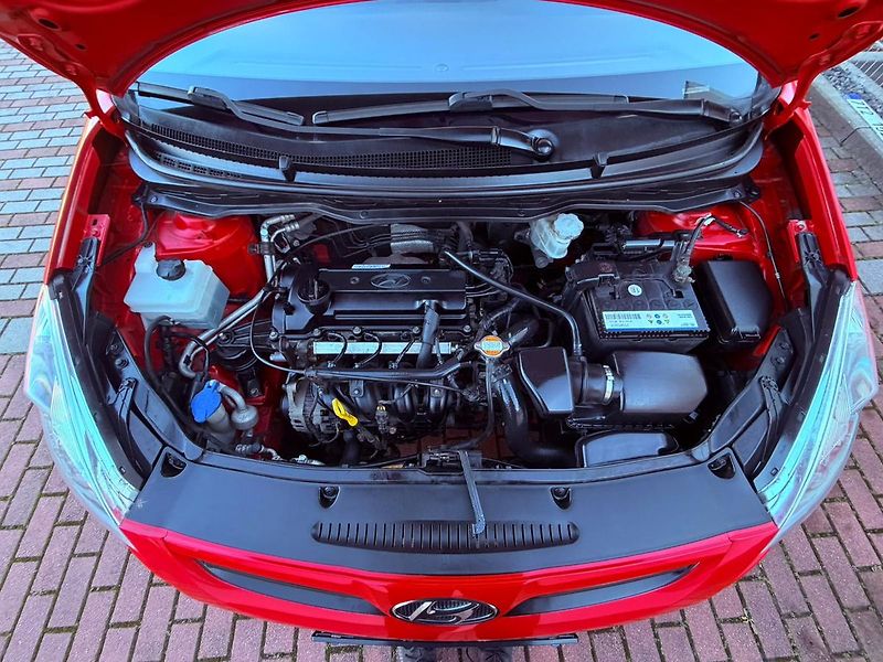 Hyundai i20 1.2, ČR, 1.Maj, Klimatizace - fotka 17 z 18