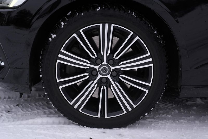 Volvo V60 T6 AWD, Polestar, H/K, Tažné - fotka 4 z 36