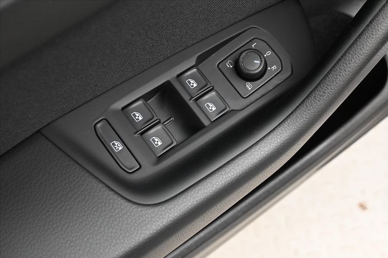 Volkswagen Passat 2,0 TDI 110 kW DSG Business Zá - fotka 26 z 32