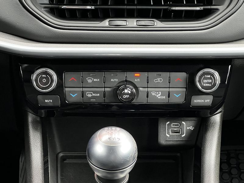 Jeep Compass 1.3T Limited Virtual Kůže TZ  - fotka 12 z 25