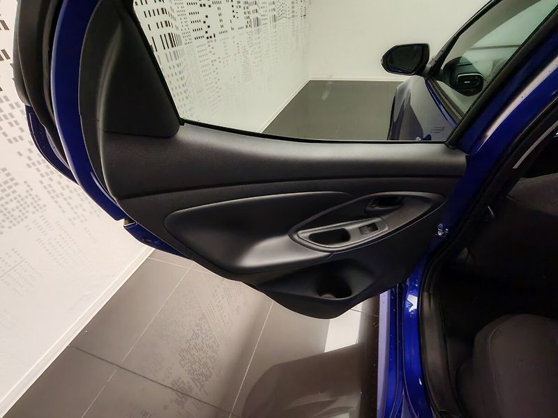 Toyota Yaris 1.5 Hybrid e-CVT Style - fotka 18 z 30