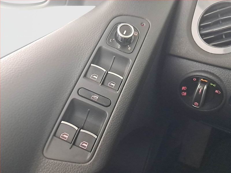 Volkswagen Tiguan (2012) R-Line 2.0 TDI, Xenony - fotka 14 z 14