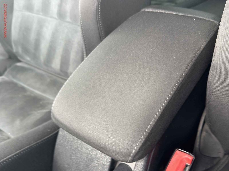 Volkswagen Golf (2012) 2.0 TDi, Highline, bixen - fotka 17 z 19