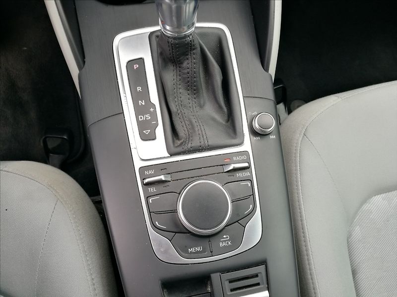Audi A3 2,0 TDI Sportback S tronic - fotka 9 z 20