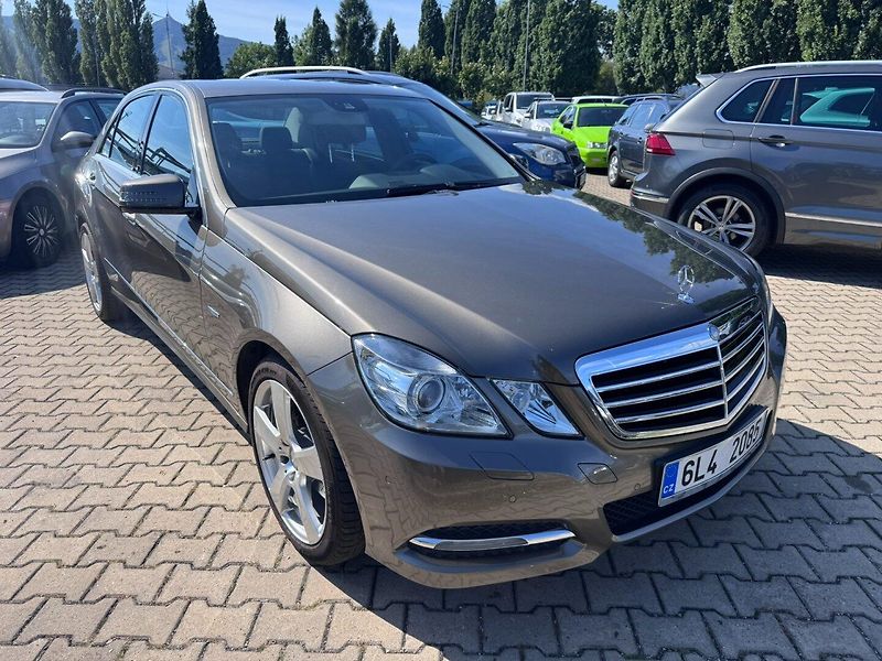 Mercedes-Benz Třídy E (2010) 200 CGI 1,8 135 KW AVANTGARDE - fotka 7 z 50
