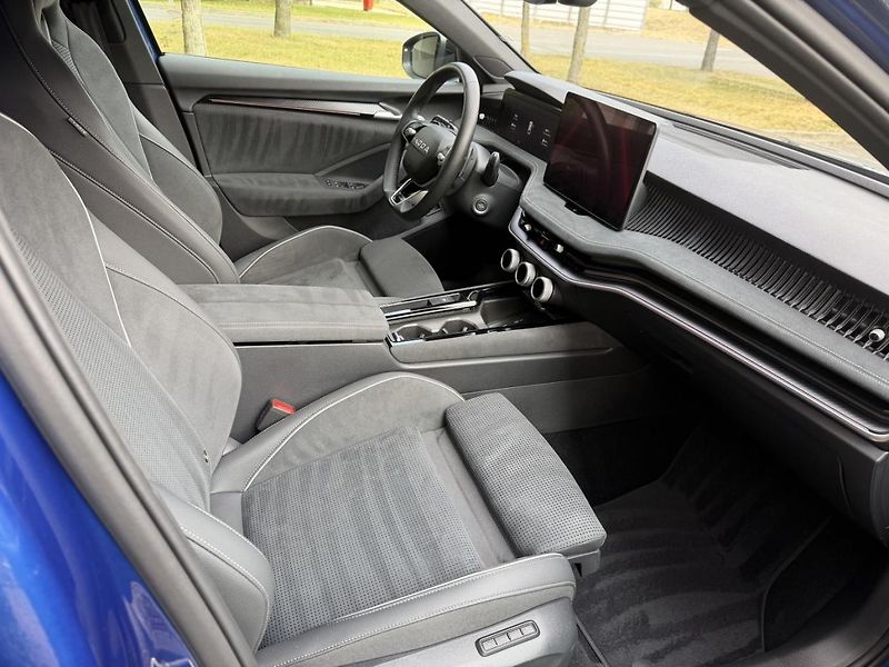 Škoda Superb (2025) 2.0TDi 142kW 4x4 DSG Sportline - fotka 15 z 16