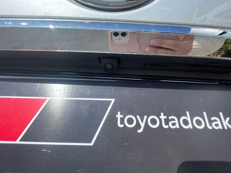 Toyota Corolla 1.8 Hybrid 140k Comfort Tech - fotka 11 z 27