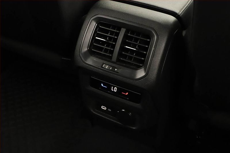 Volkswagen Tiguan Allspace (2022) R-Line 2.0 TSI - fotka 12 z 17