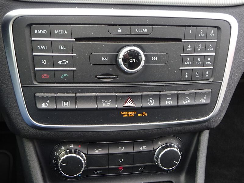 Mercedes-Benz GLA 200d 100kW 4MATIC PANORAMA  - fotka 18 z 40