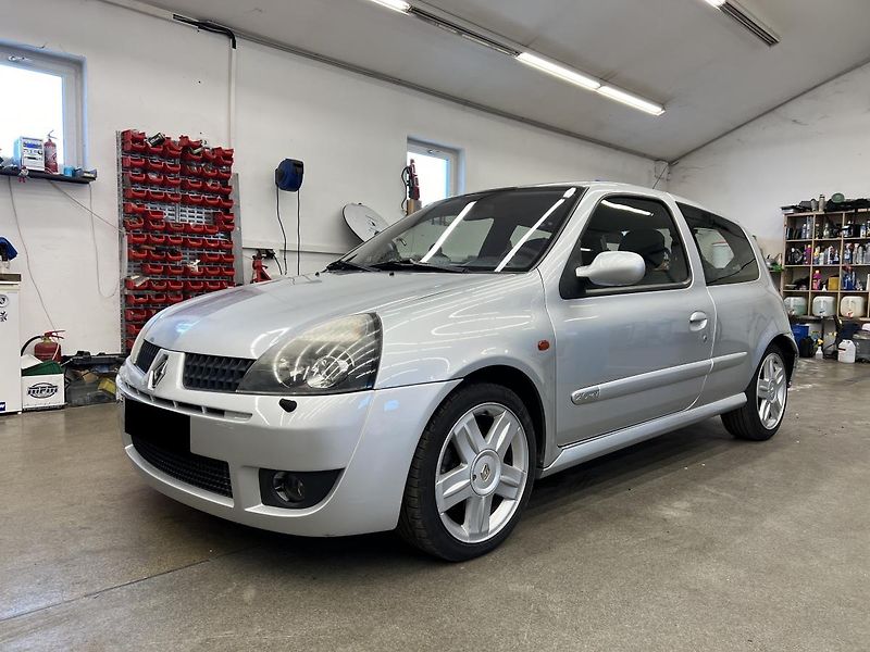 Renault Clio Sport 2.0l 124 kW - fotka 3 z 16